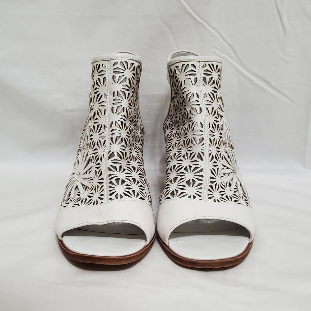 Vince Camuto Kalison Leather Stacked Heel Open Toe Ankle Strap Sandal - Picture 3 of 11